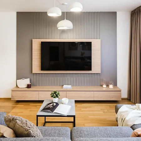 Days - One Bedroom With Garage Parking In Smichov Apartmán *