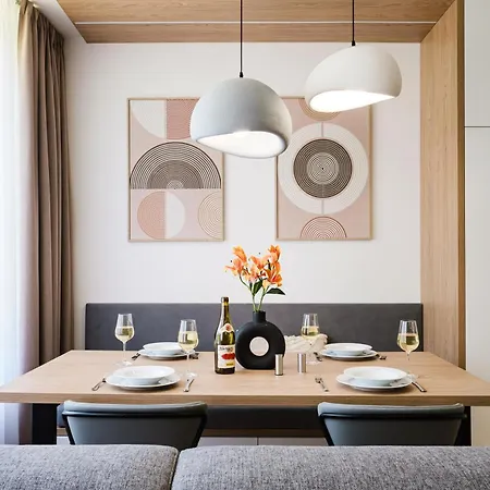 Days - One Bedroom With Garage Parking In Smichov Apartmán